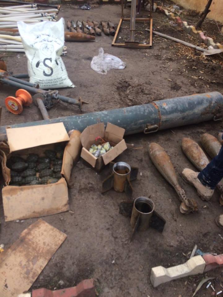 به‌ وێنه‌.. له‌ كارگه‌يه‌كى درووستكردنى چه‌كى داعشدا قوتوى بيره‌ و وێسكى دۆزرايه‌وه‌